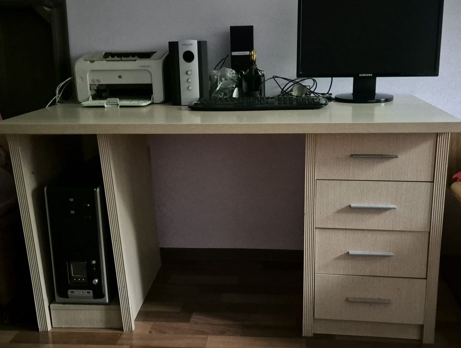 Компьютерный стол
