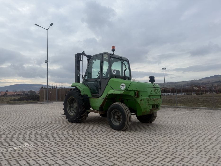 De vanzare sau da inchiriat Stivuitor pentru teren accidentat  Manitou
