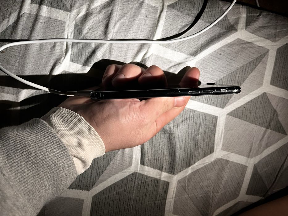 Айфон 7    128 гб