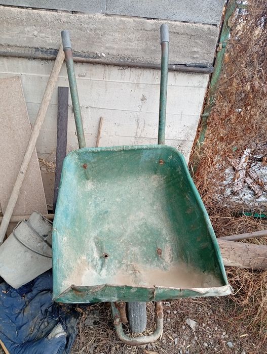 Продам  тележку , лестницу,строительные