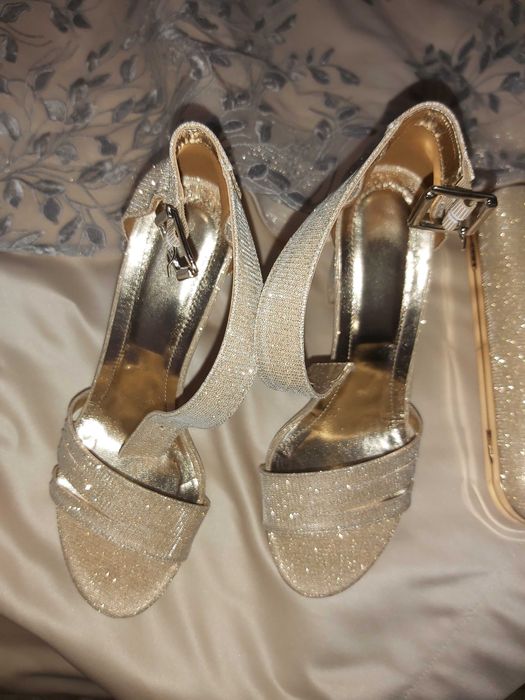 Уникална абитурентска рокля в комплект със сандали и чанта