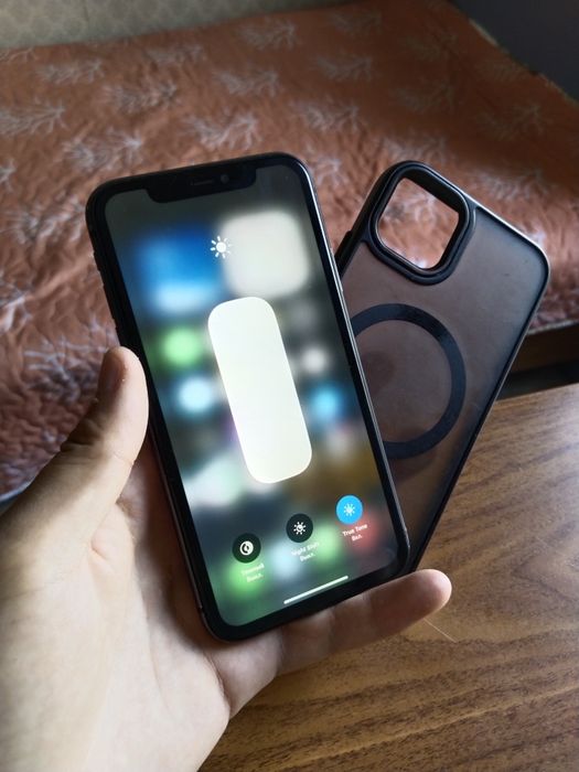 Продам iPhone 11/64/100