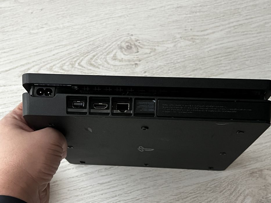 Consola Sony PS4 slim   , firmware 9.00, 500Gb comtroller original