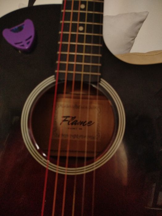 Chitară electro-acustica