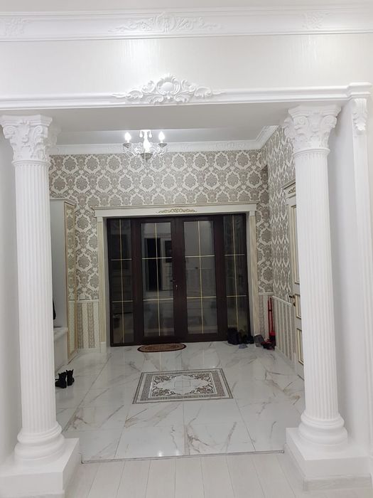 Гипсовое перо .с голубями