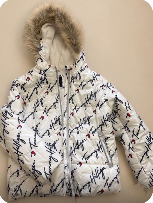 Продает зимняя куртка Tommy Hilfiger на девочку