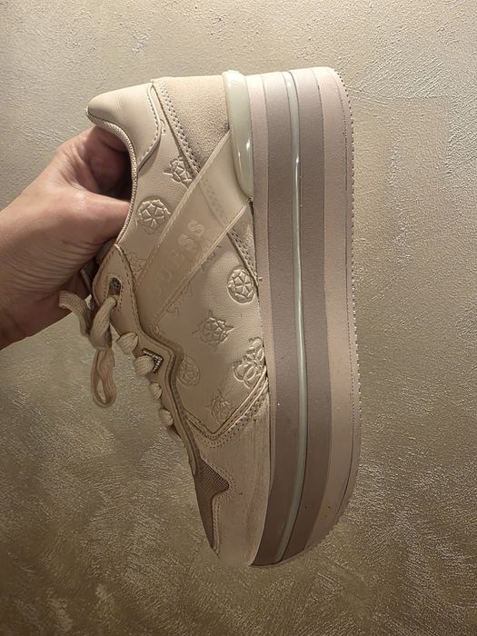 Pantofi/adidasi Guess,41