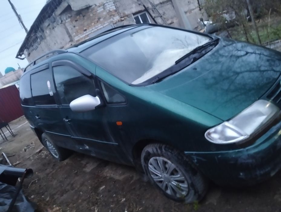 Продам Фольксваген Шаран объем 2 литра