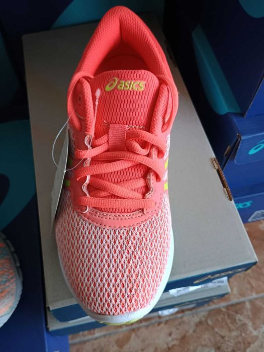 Спортни обувки Asics