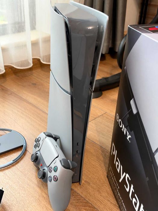 PS5 Digital 30th Anniversary / PlayStation 5