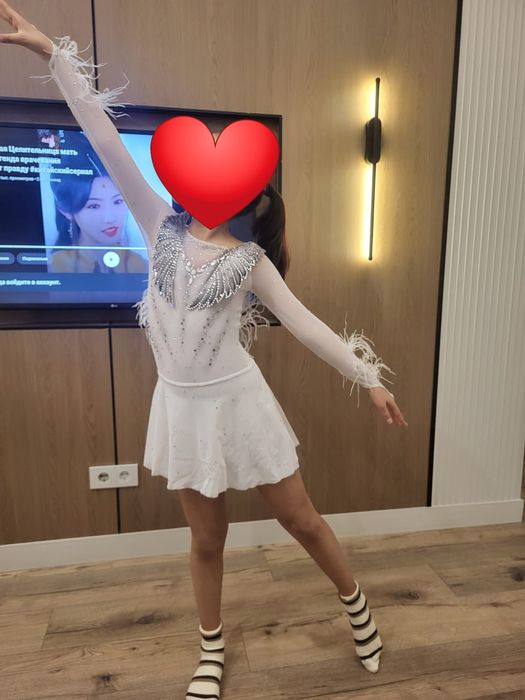 Продам платья для фигурной катание