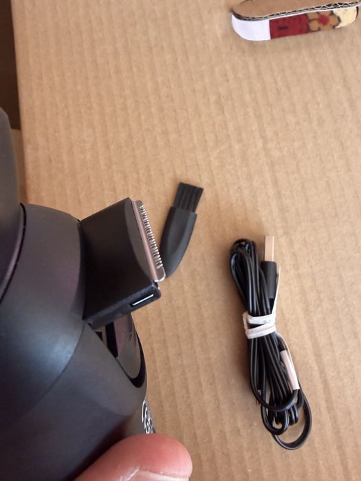 Aparat de ras rotativ