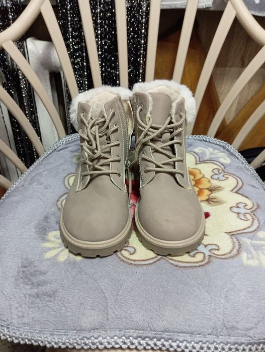 Зимние ботинки для девочек.