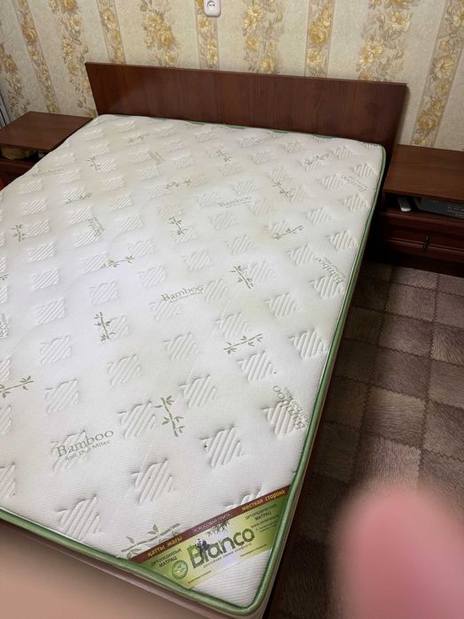 кровать с матрасом срочно 160х200