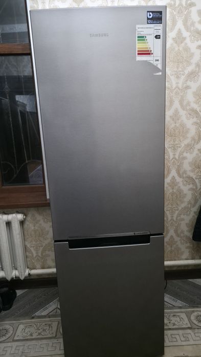 Холодильник Samsung