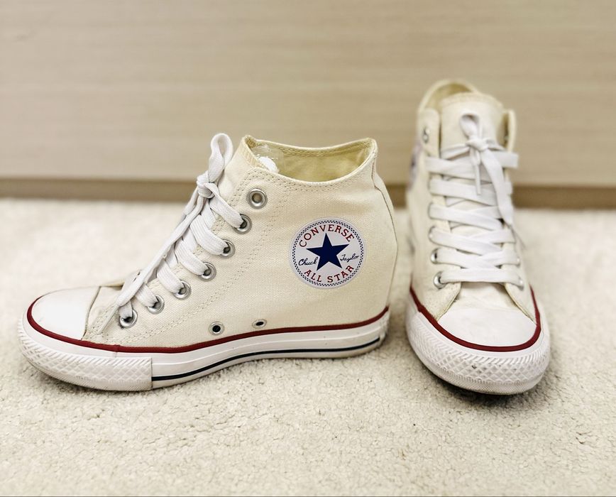 Converse cu talpa ascunsa