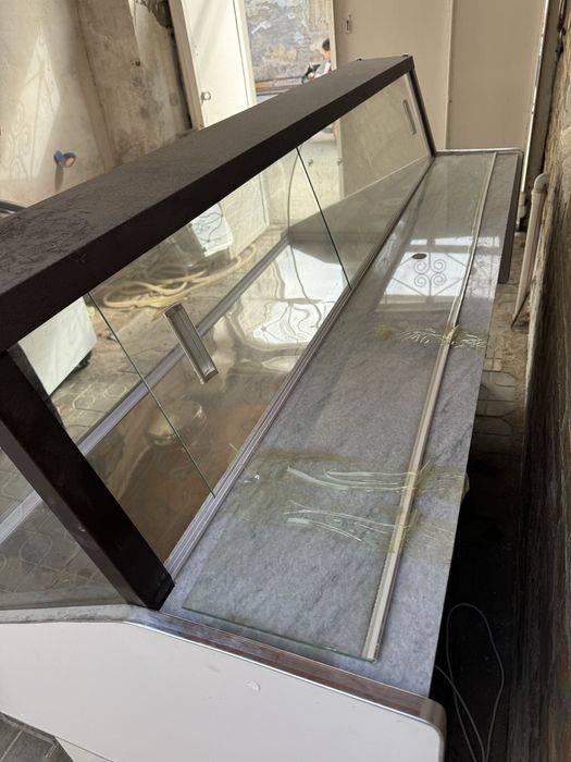 Витрина холодельник