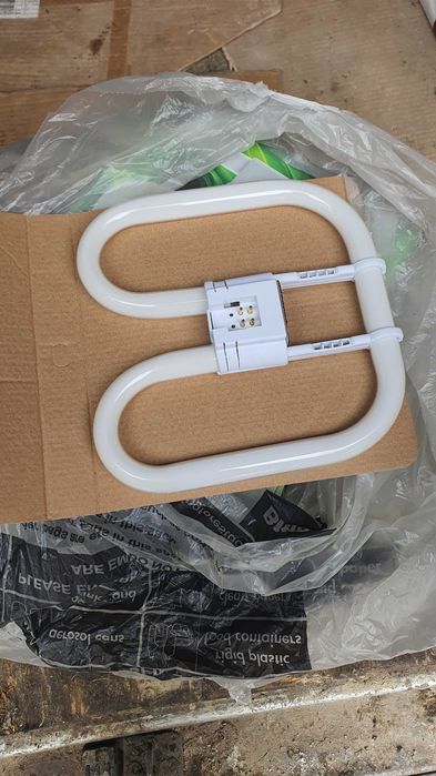 Лампи 28W  3500K 4pin