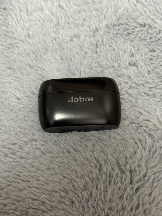 Jabra elite 75t.