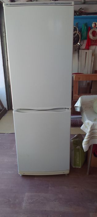 Продам холодильник на запчасти.