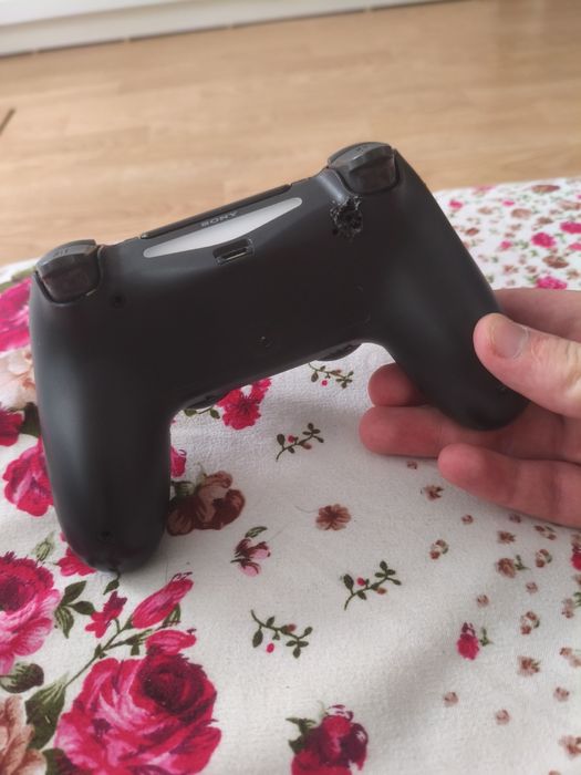 PS4 +  Gta 5 +  God of War 2018 + 3 Controllere PRET NENEGOCIABIL !