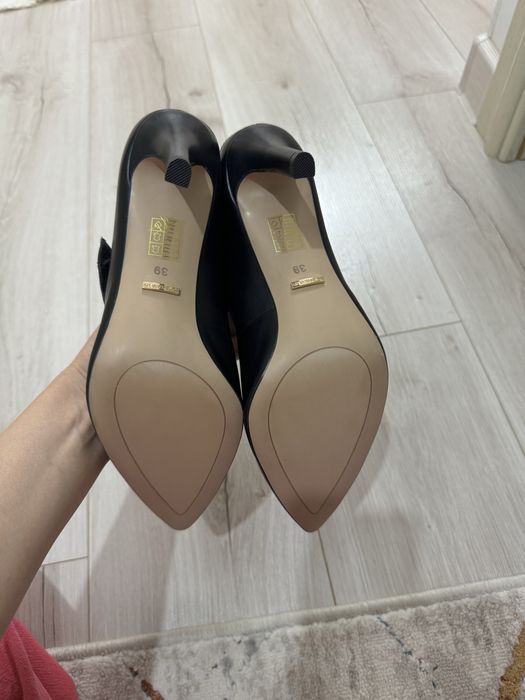 Продам туфли в черном цвете