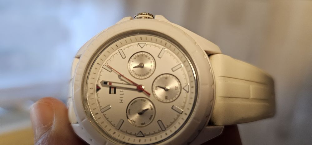 Продавам оригинален часовник Tommy Hilfiger