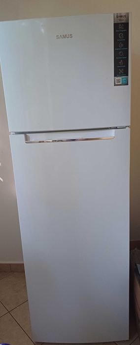 Vand frigider marca SAMUS cu doua usi,344 E, in garantie. Achizitionat de 1 an si 6 luni, stare perfecta. Pret 900 lei. Tel: 0753018926