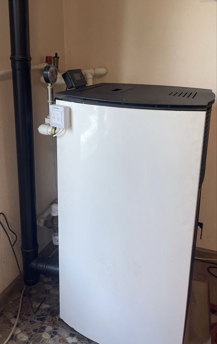 Termosemineu pe peleți Burnit Advant Novation Grey 25 kW – Stare impecabilă