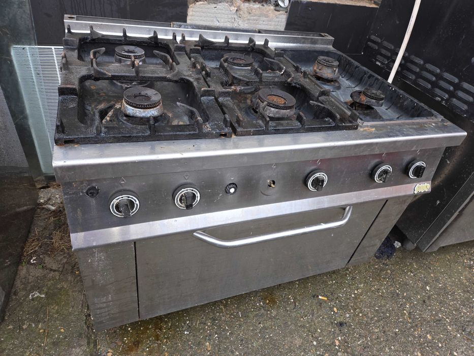 Cuptor convectie, Aragaz cu 4-6 ochiuri, electric sau gaz, cu banc in