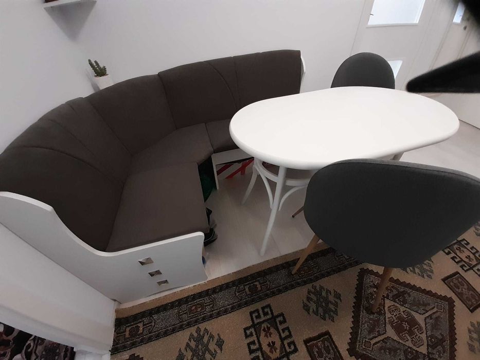 Vând colțar, masă și scaune