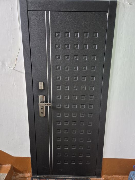 Дверь входная правая