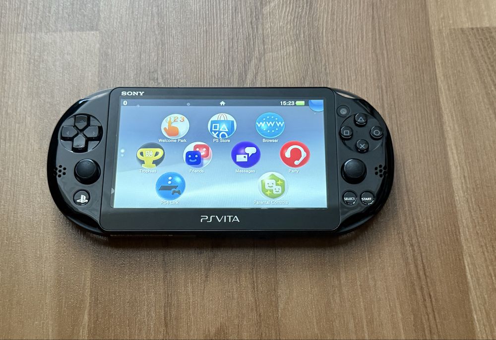 PS Vita 2000 slim