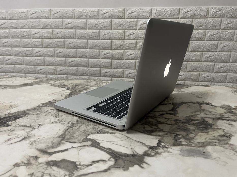 Macbook Pro, Mid 2010, Intel chip, 8gb Ram/128gb SSD