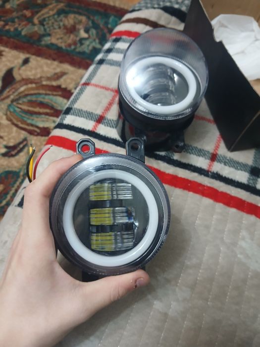 Продам противотуманник на Камри
