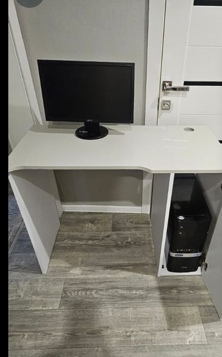 Продам компьютерный стол