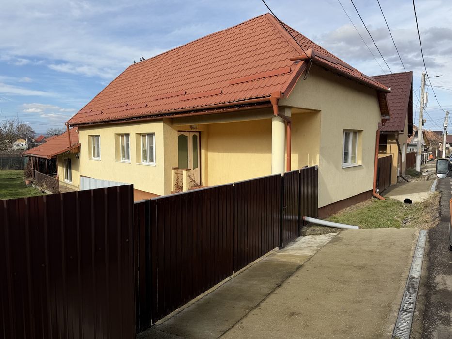 Vand casa in Petelea