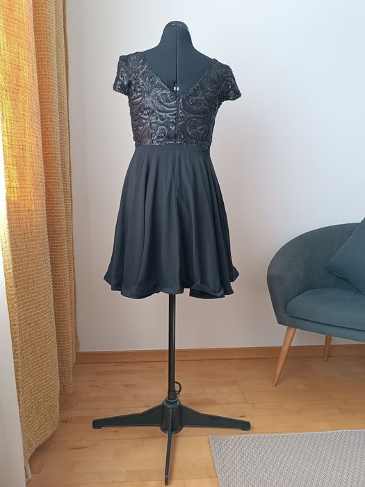 Rochie neagra volane StarShiners