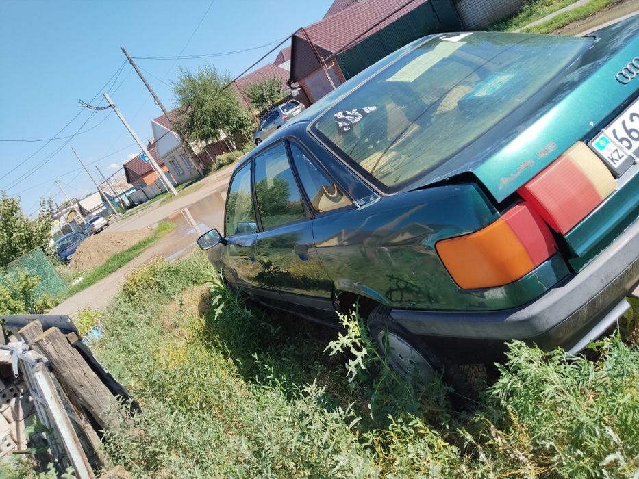 Продам Ауди 100 в среднем состоянии