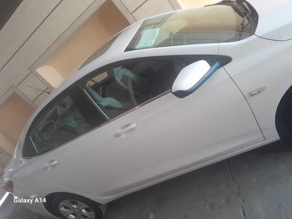 Chevrolet Onix Premier 2