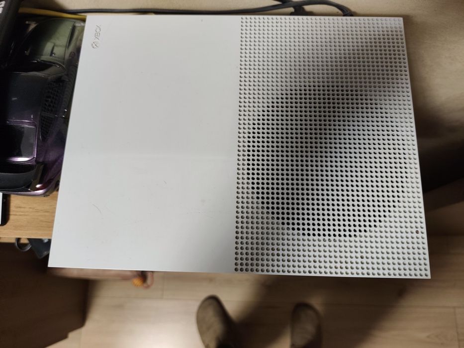 Xbox one с игри.(Два джойстика)