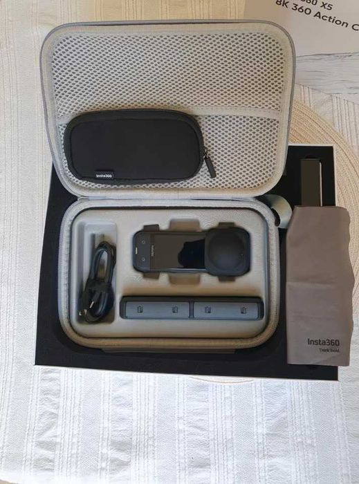 Camera Insta360 X5 Essentials Bundle garantie emag