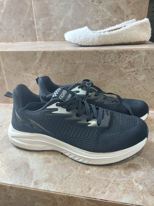 Дамски спортни обувки