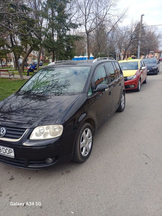 Vând mașină  Volzvaghen touran