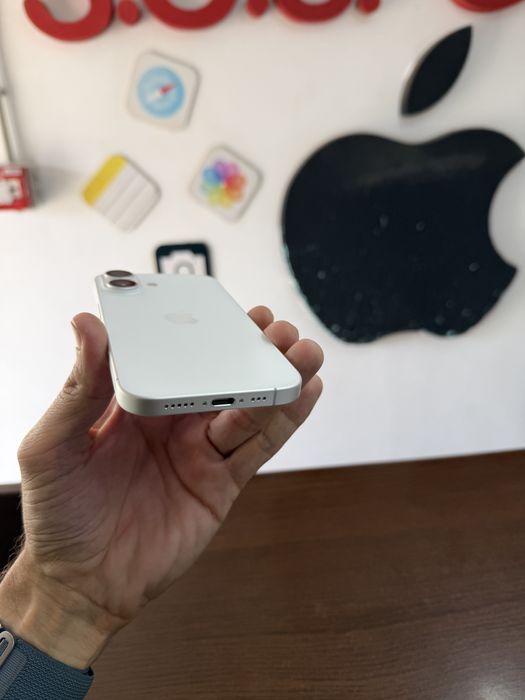 Vand Iphome 17 256Gb White impecabil
