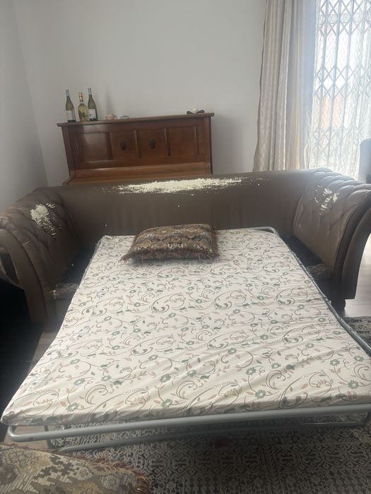 Диван трехместный