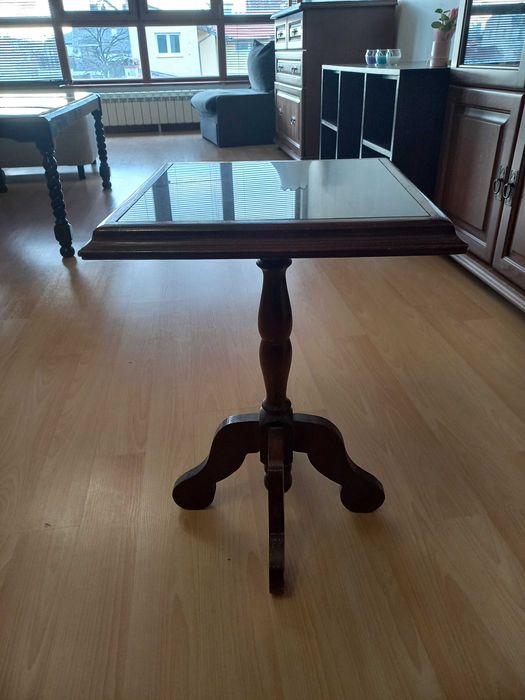 Масичка, дървена със стъкло