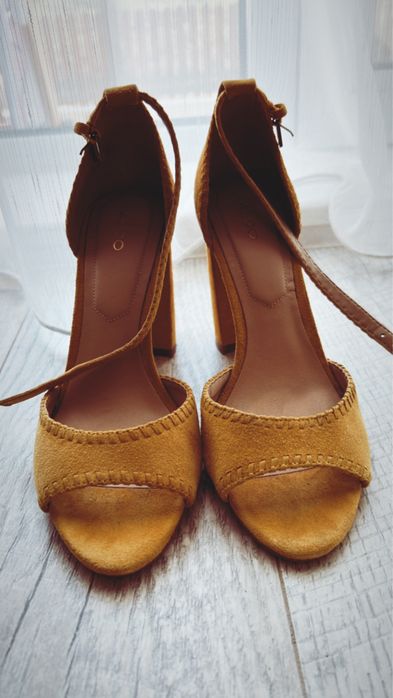 Sandale cu toc casual