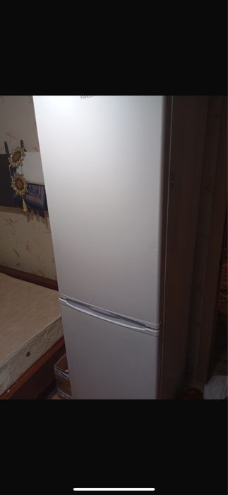 Продам Холодильник indesit 30 тыс