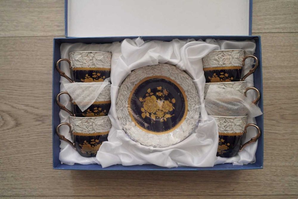 Set cești si farfurii cafea (12 piese).